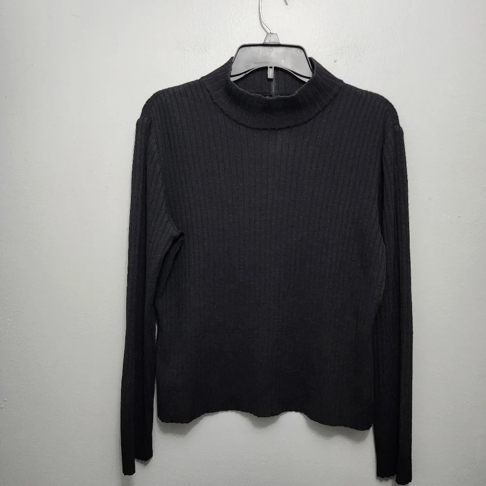 ST. John women's sweater top size M black long sleeve